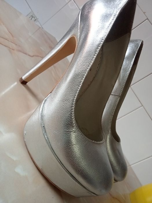 Vând Pantofi din piele naturala