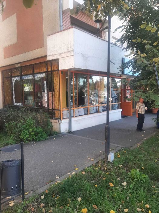 Inchiriez spatiu comercial 80 mp. in parcare la "TEI"