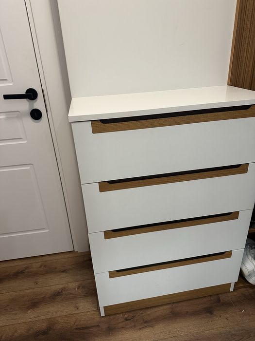 Скрин/шкаф поръчков