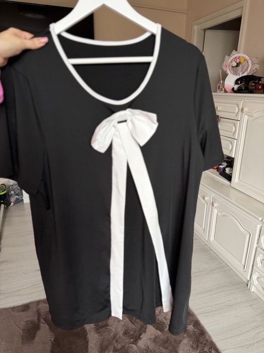 Tricou 2XL- nou. Cu funda