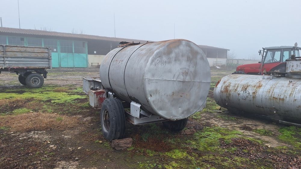 Цистерни за вода 3 броя.