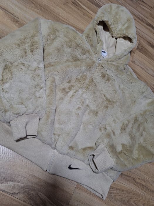 Geaca cu puf Nike