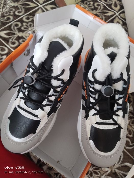 Продаются зимний кросовки
