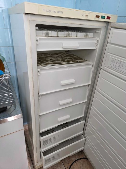 Продавам два фризера SNAIGE -122 единия е почти нов ИЗГОДНО