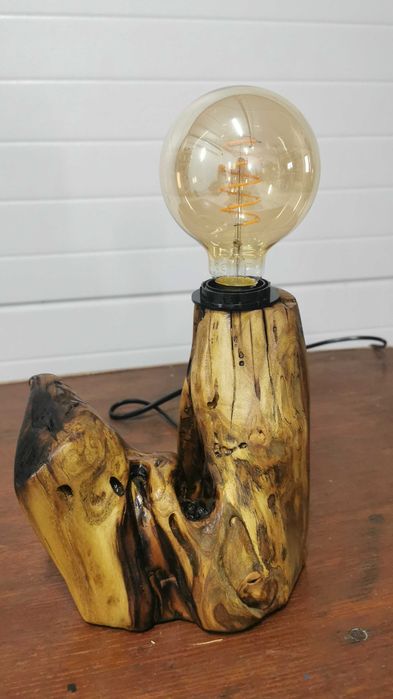 Lampa ornamentala decorativa din lemn, în forma de inima