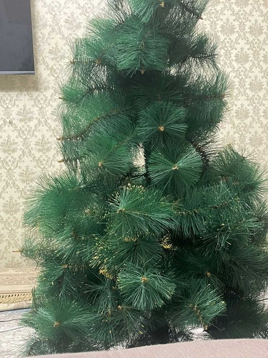 Продам елку пышную