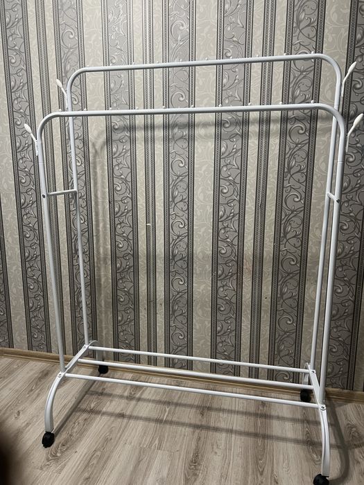 Продам напольную вешалку