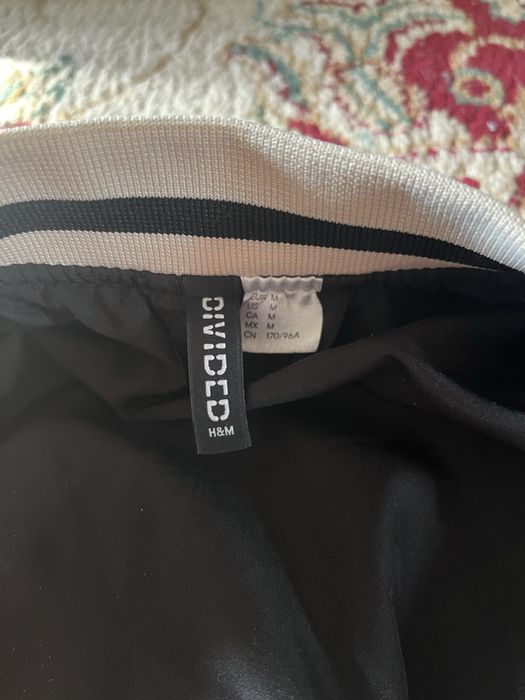 H&M бомбер черная