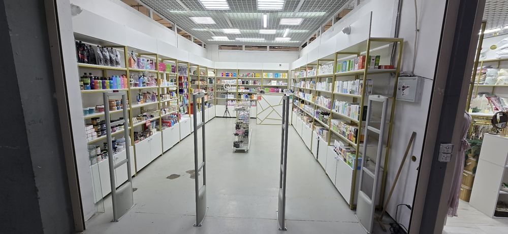 Витрина - стеллаж