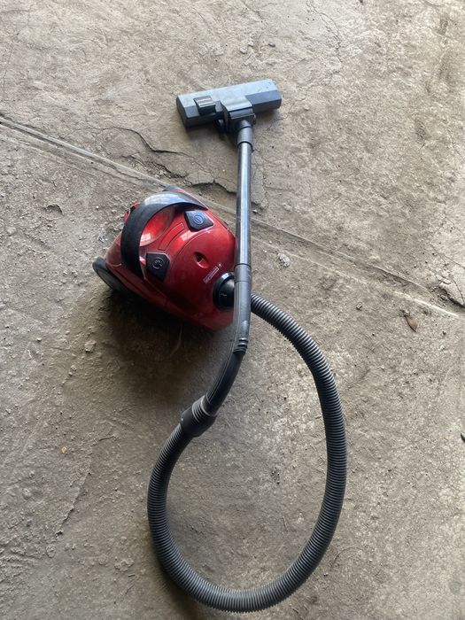 Продам пылесос бытовой