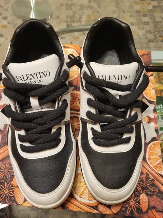 Pantofi sport Valentino Garavani, măsura 42,  in stare excelentă