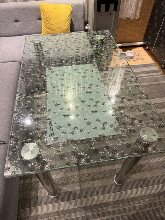 Кухонный стол, стеклянный