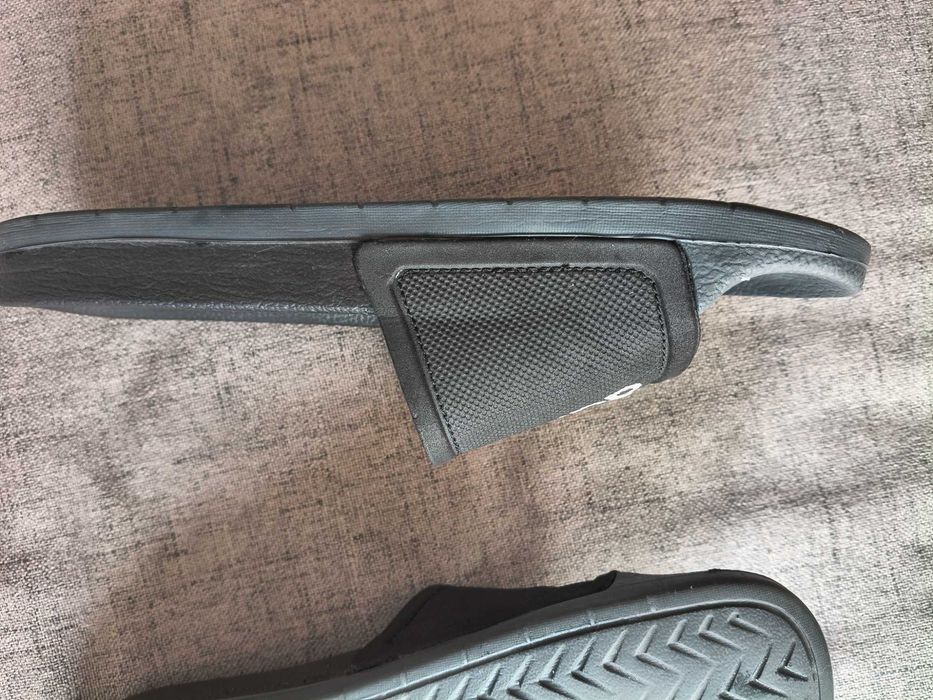 Продавам джапанки/чехли Adidas