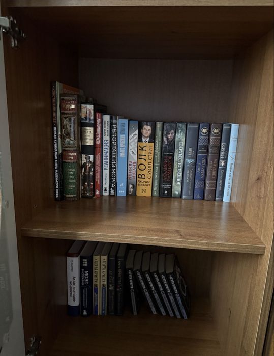 Продам книги и фигурки