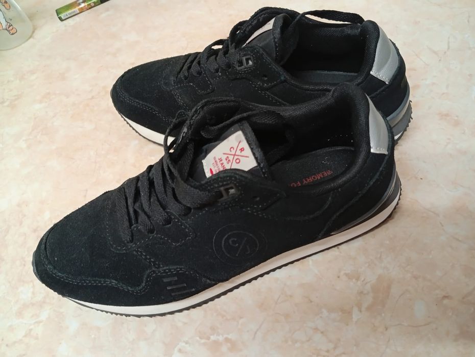 Adidasi damă piele naturală.