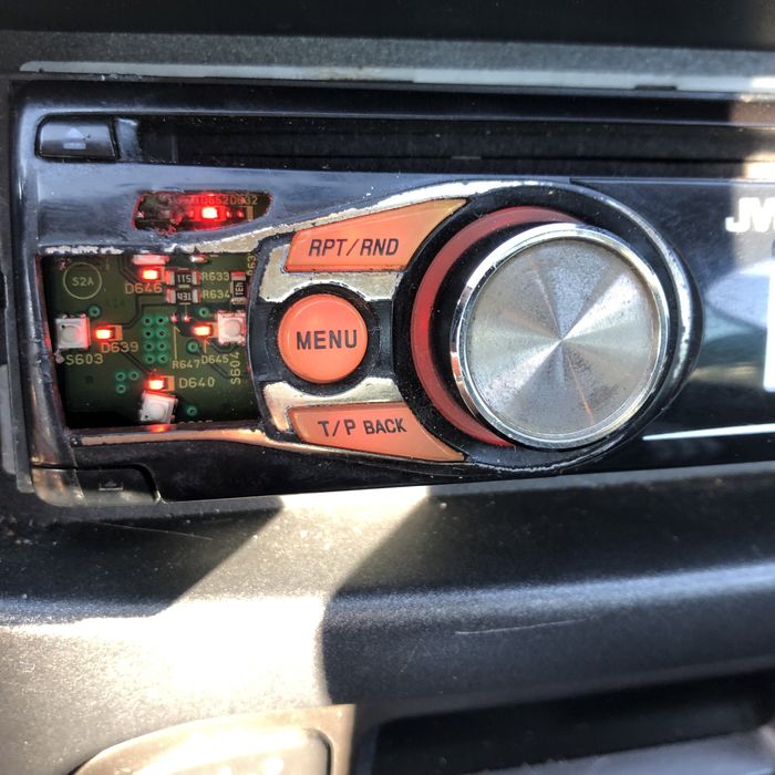 JVC работещо 4 по 50 вата вграден усилвател