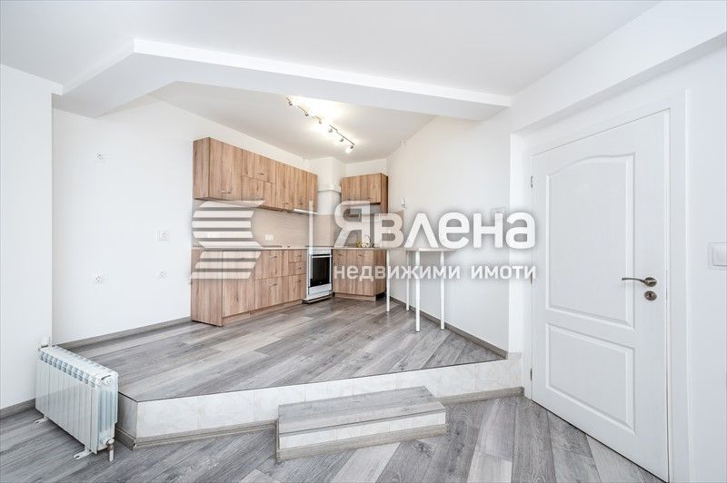 Луксозен, необзаведен !