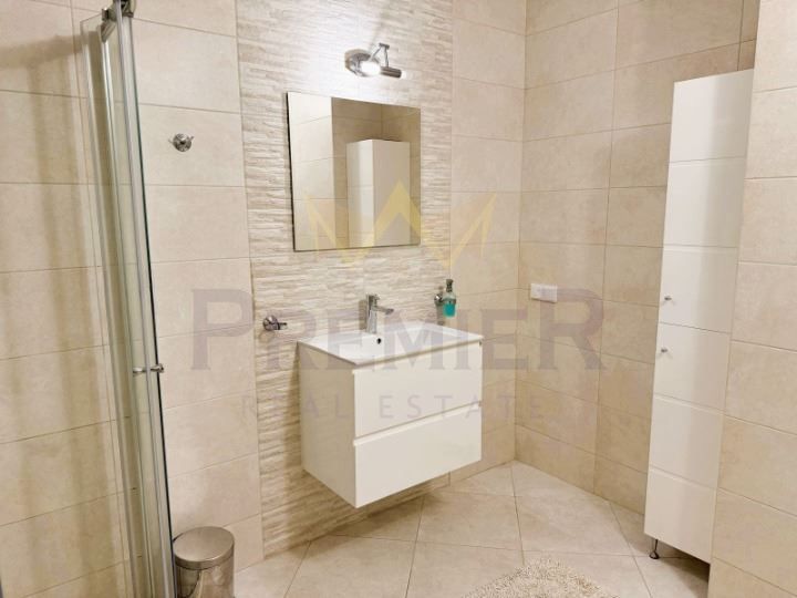 Дава се под наем Тристаен апартамент в Варна, Център - 95 кв.м за 1000 € - Снимка #7