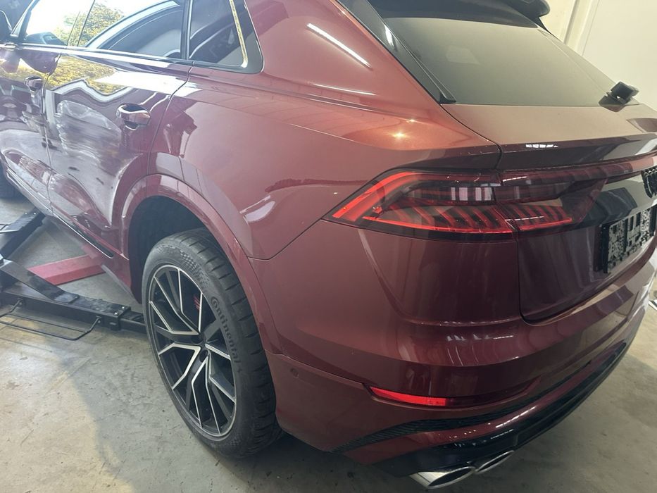 Audi SQ8 4.0 TFSI 507 k.c. на части.