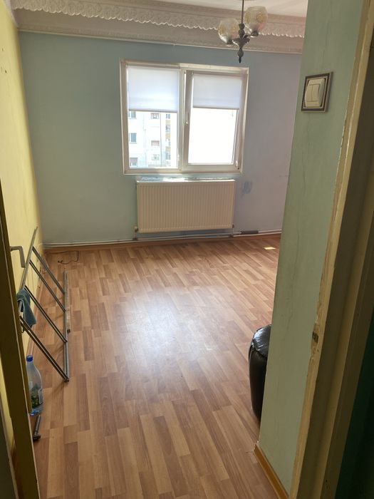 Vind apartament cu 3 camere decomndate