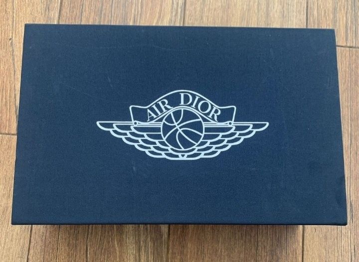 Vând adidasi Air Nike Dior