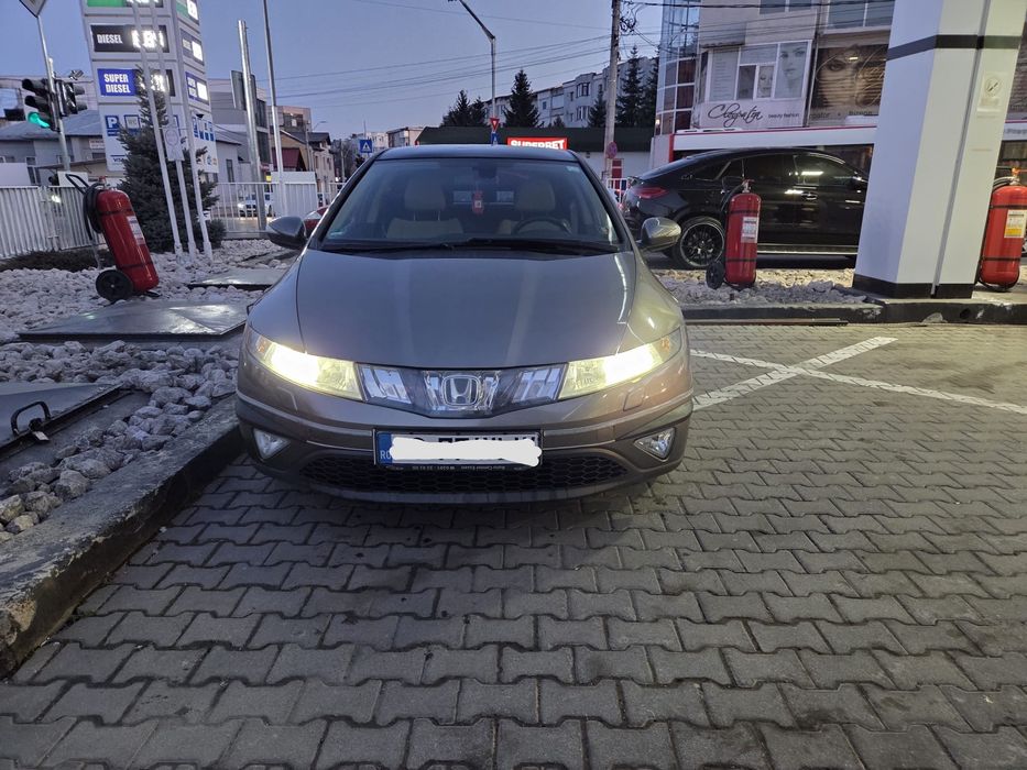 Vând Honda Civic 1.8 Confort benzină