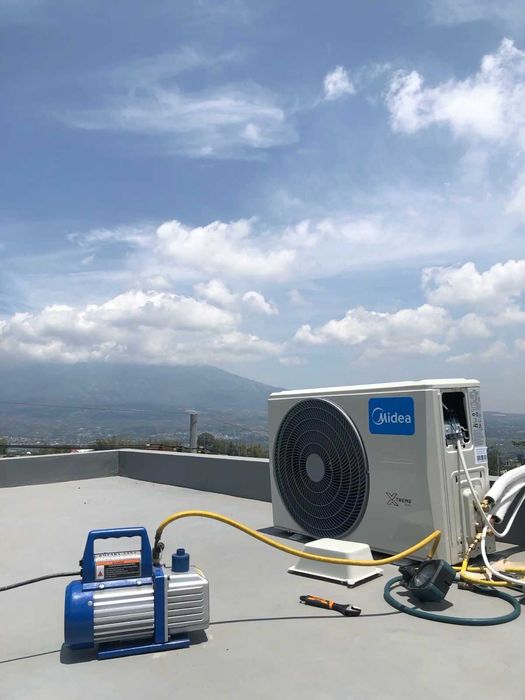 Кондиционер Midea модель NORDIC - 12,000 Btu / Inverter / Low Voltage