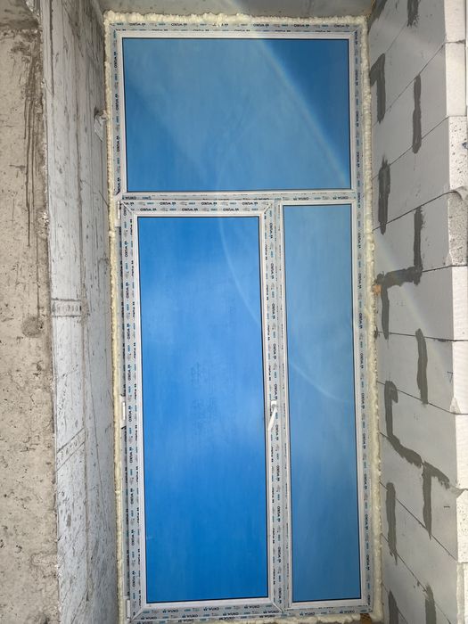 Продам пластикое двери в балкон лоджию