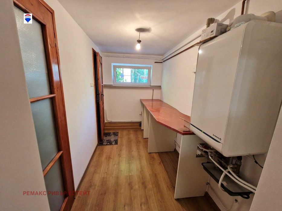 Втори етаж от къща за продажба кв. Родина 2