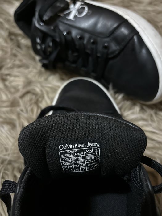 Обувки на Calvin Klein