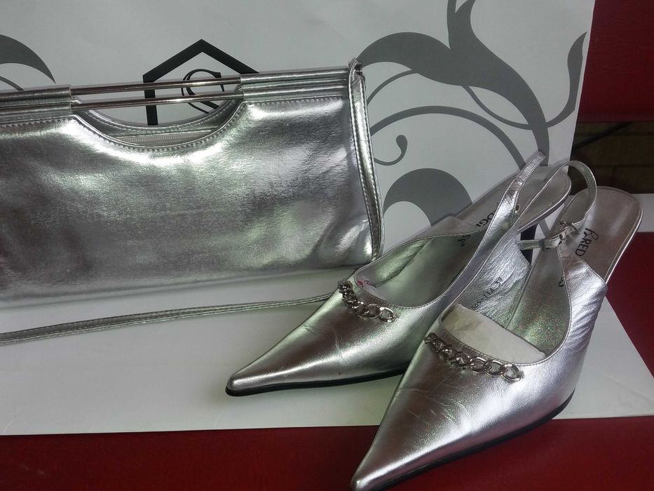 Продаются фирменные босоножки 39 размер и клатч