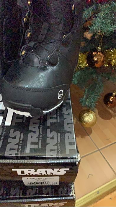 Boots noi Trans Burton folositi