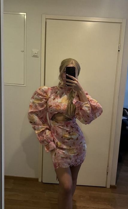 Розова елегантна рокля