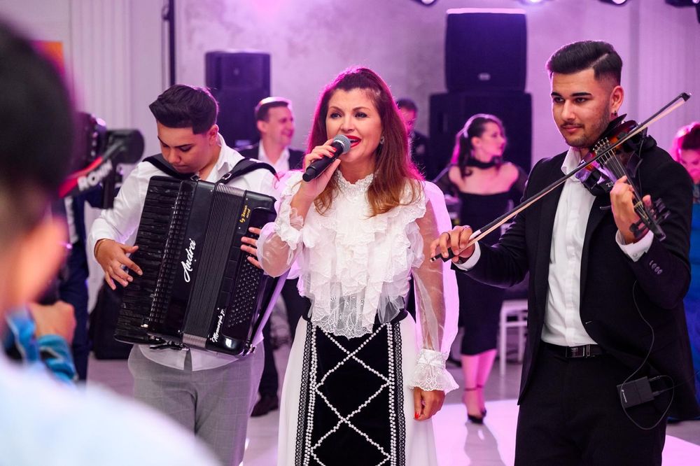 Formatie Nunta  MUZICA LIVE SI DJ