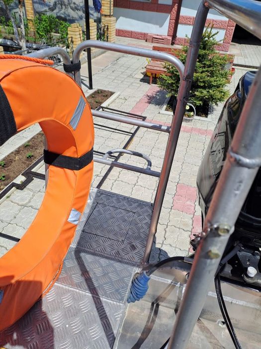 Лодка алюминиевая с мотором