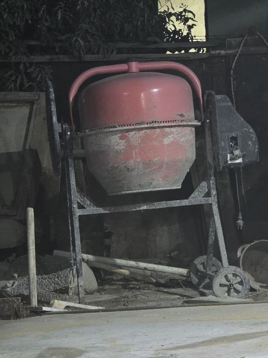 Бетономешалка в отличном момтляние