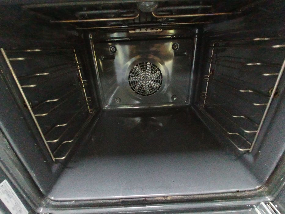 Уникална печка за вграждане с керамичен плот Сименс Siemens със самопочистване PIROLISE Made in Germany 2 години Гаранция!