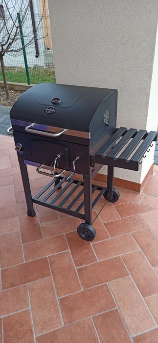 Vând grătar cărbuni  marca Jamestown