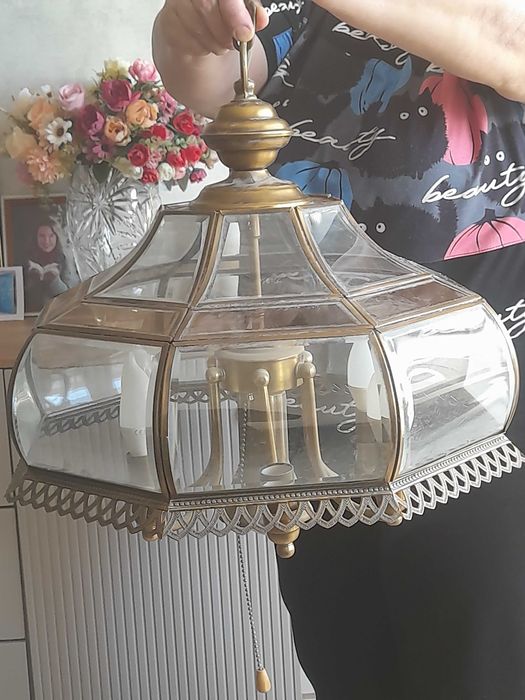 Продам люстру на потолок