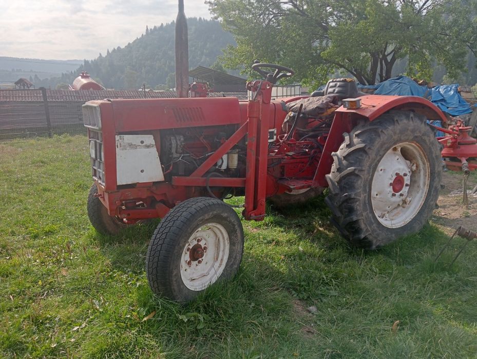 Vând Tractor International 383