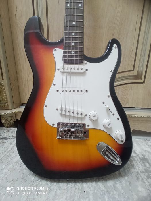 Электро гитара с чехлом