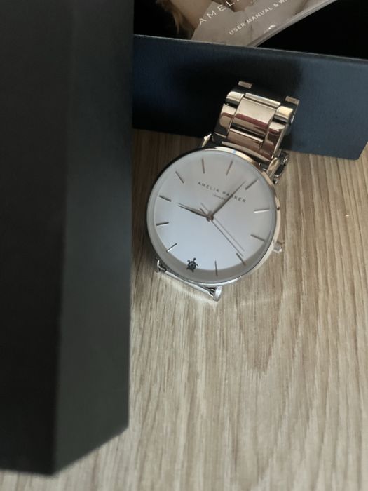 Продавам дамски часовник