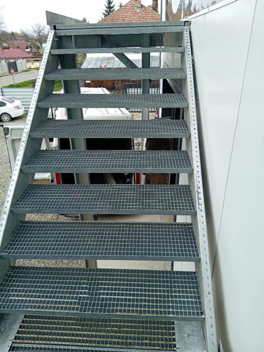 Scări metalice zincate