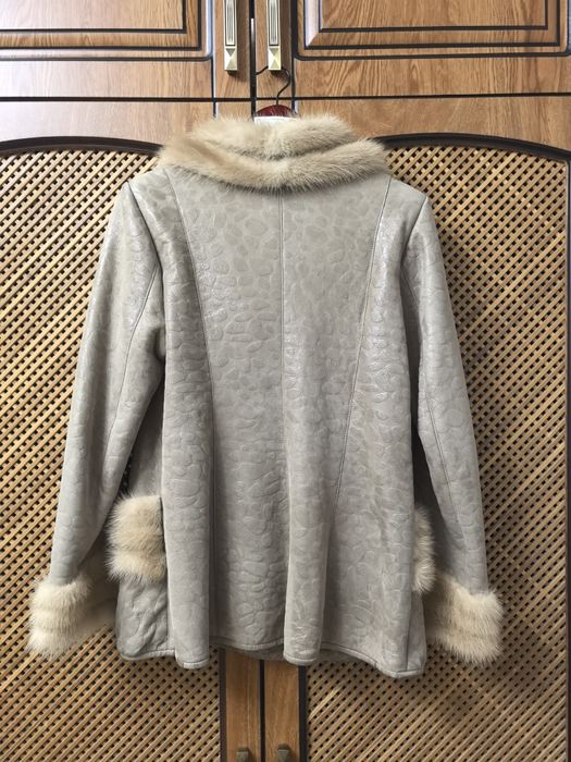 Продам дублёнку женскую 50р