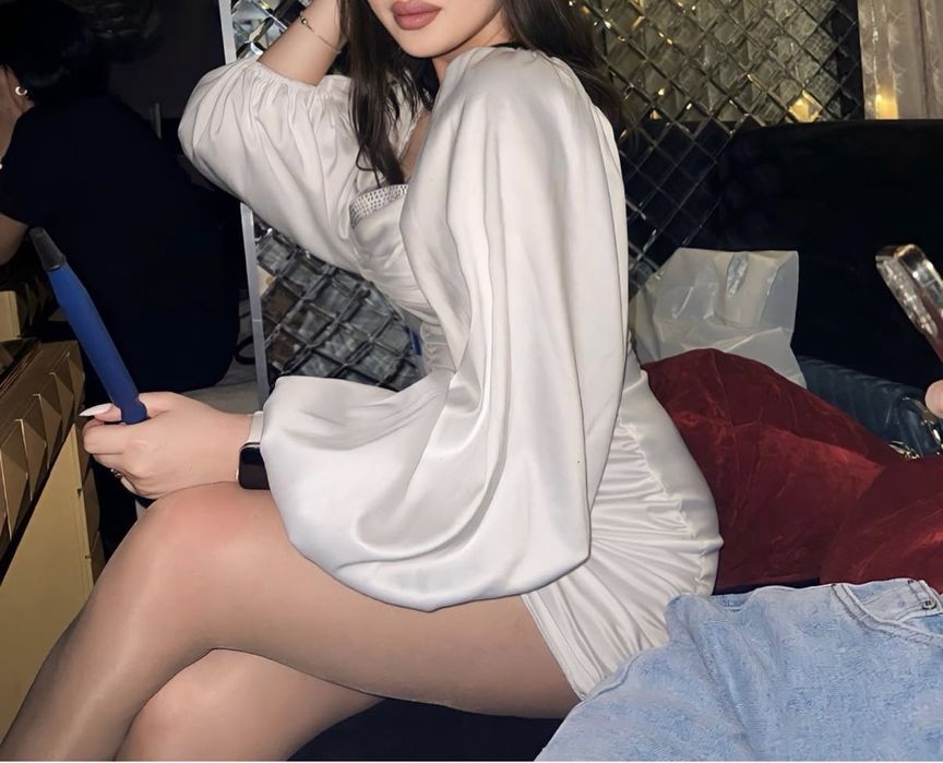 Белое платье короткая