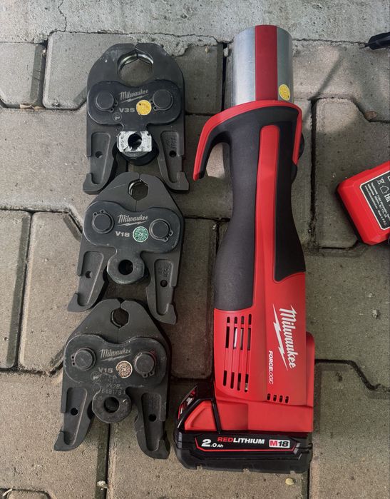 Presă electrohidraulică Milwaukee M12 BLHPT + bacuri V15, V18, V22 + 2 acumulatorii + încărcător