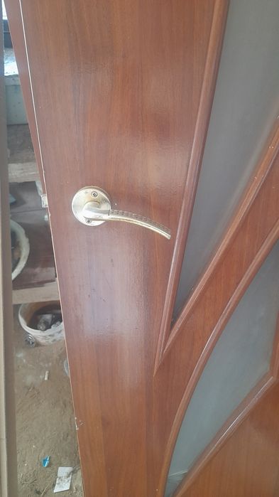 Есіктер бар Акшұқырда.