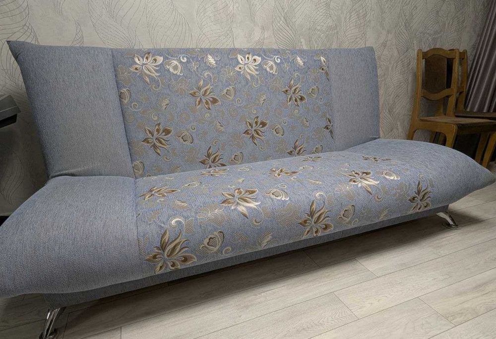 Продам диван в хорошем состоянии