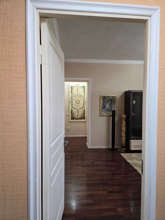 Продается квартира 4/4/4 -77 серия. Кирпич.