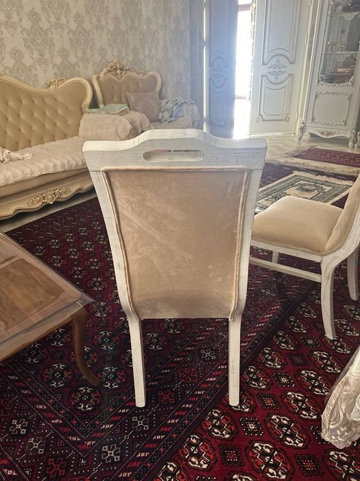 Новые стулья в хорошем состоянии